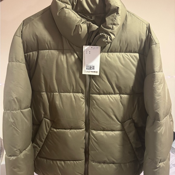 Stylish Puffer Jacket - Picture 3 of 3